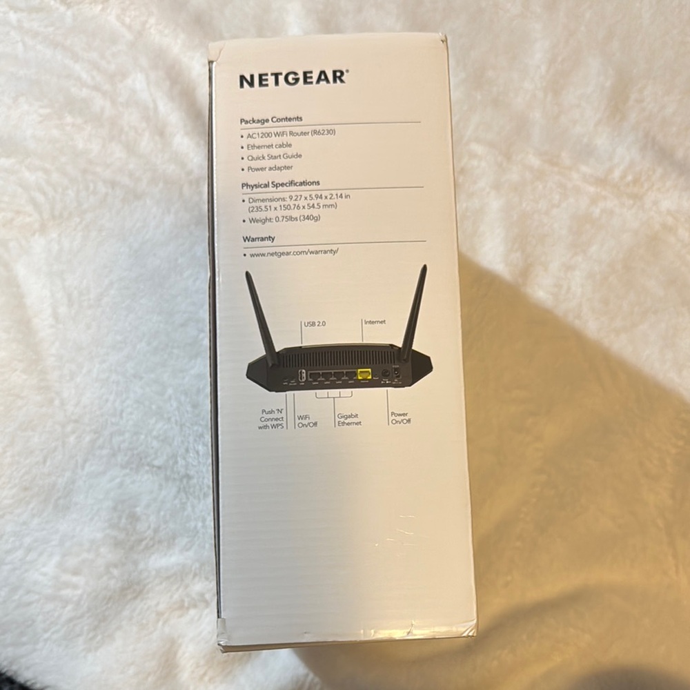 NETGEAR AC1200 WiFi Router - Black - Picture 9 of 11